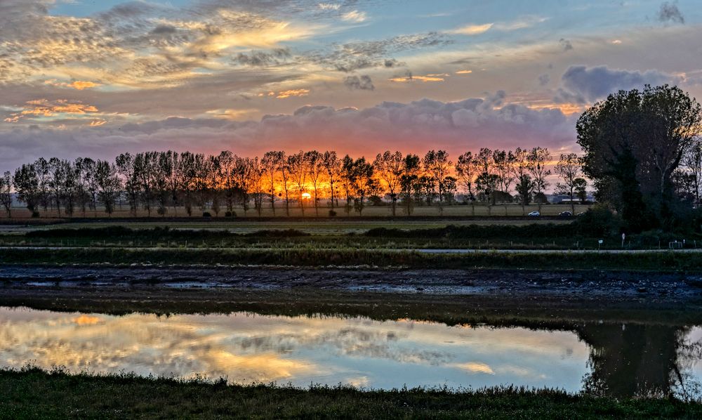 Sonnenuntergang am Fluss