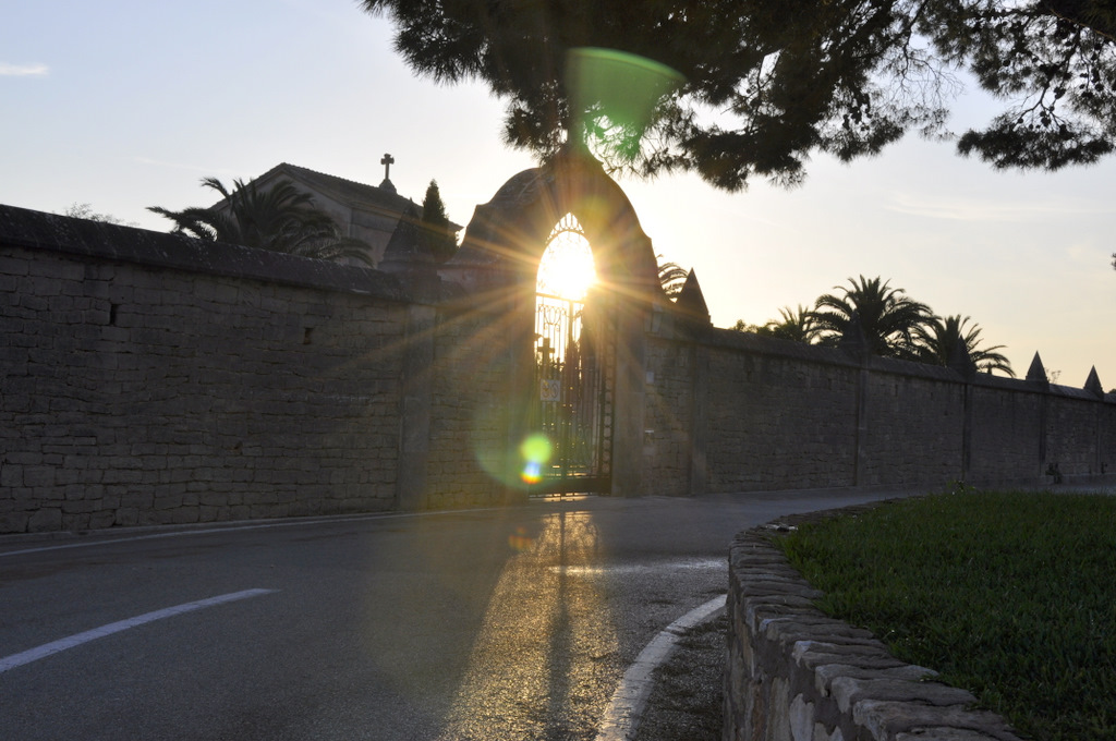 Sonnenuntergang am Friedhof San Móger