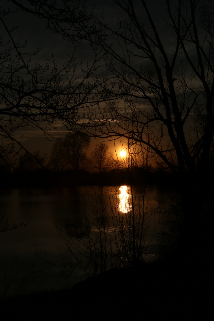 Sonnenuntergang am Frühlingsanfang