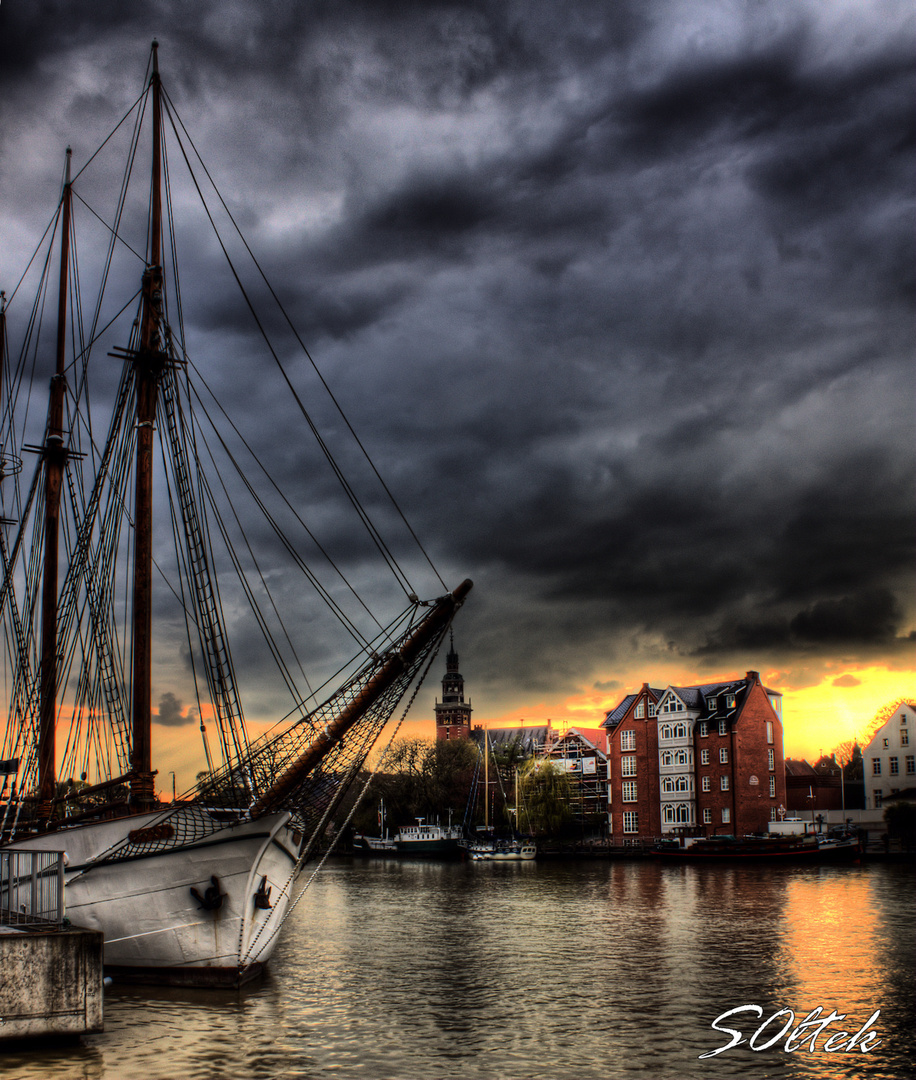 Sonnenuntergang am Hafen