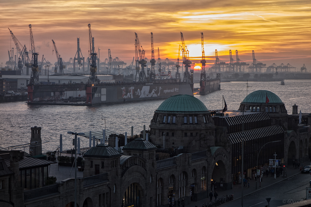 Sonnenuntergang am Hafen 1114