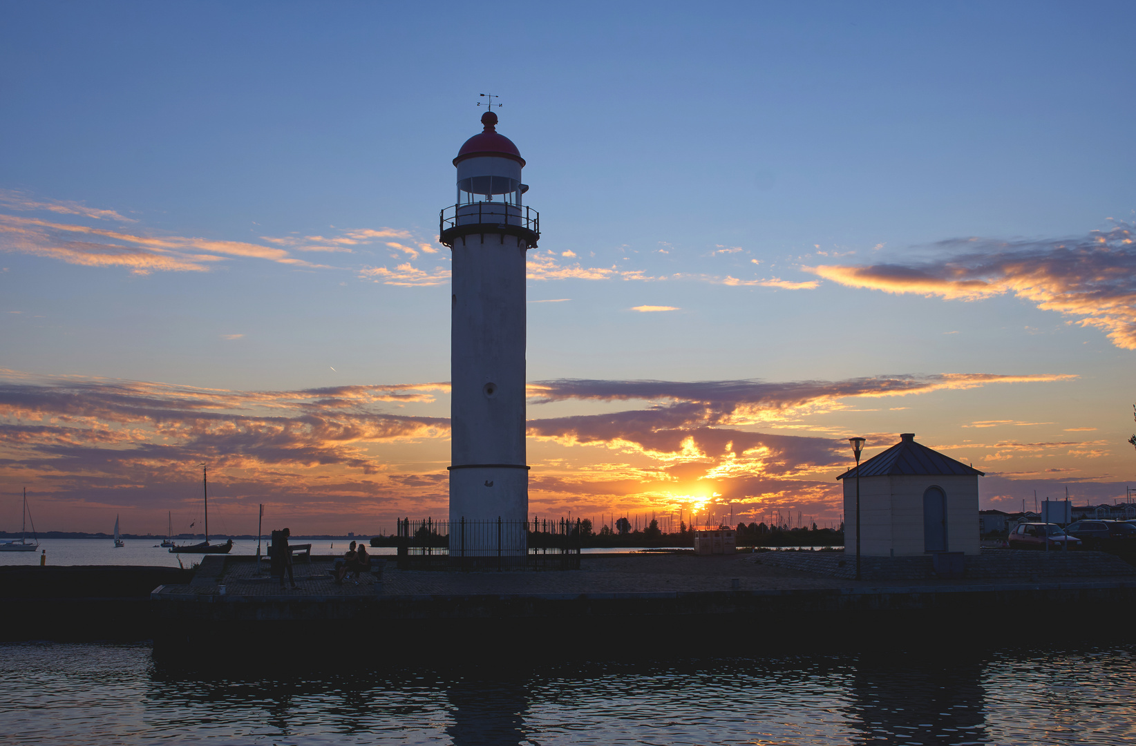 Sonnenuntergang am Hafen