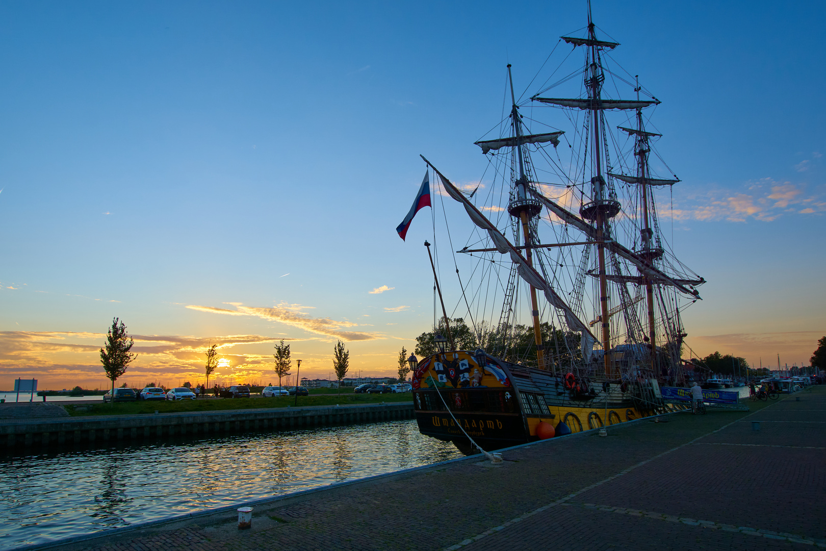 Sonnenuntergang am Hafen.