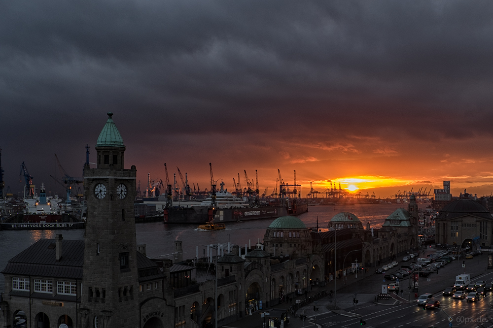 Sonnenuntergang am Hafen 240215