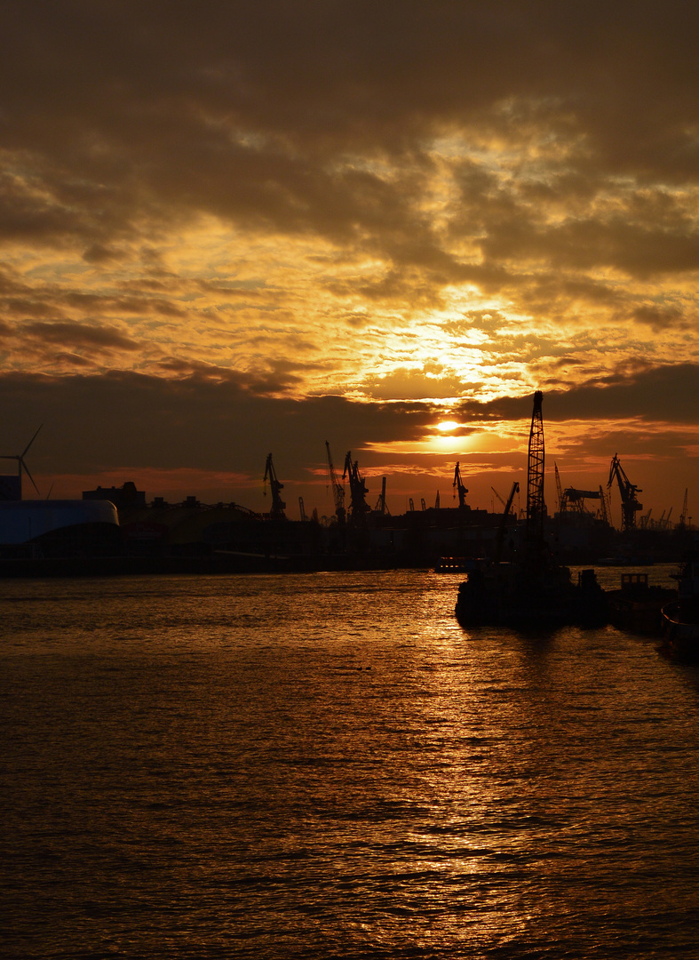 Sonnenuntergang am Hafen