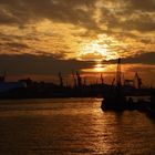 Sonnenuntergang am Hafen