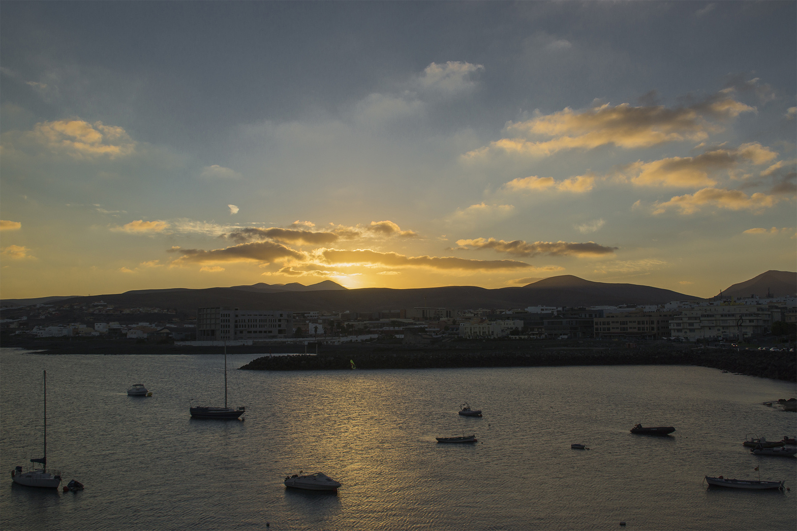 Sonnenuntergang am Hafen