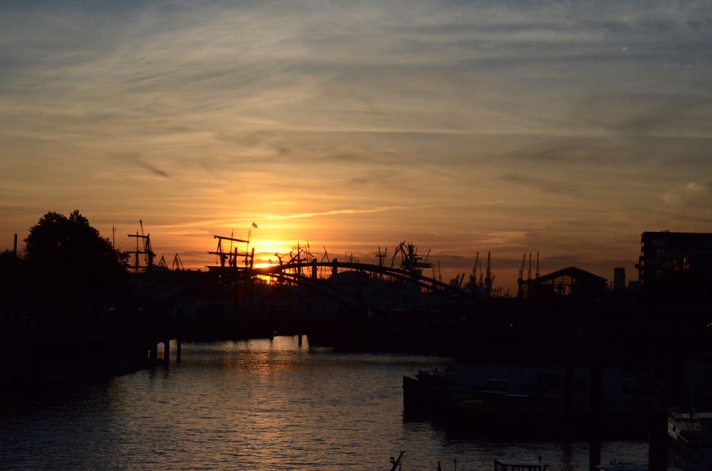 Sonnenuntergang am Hafen