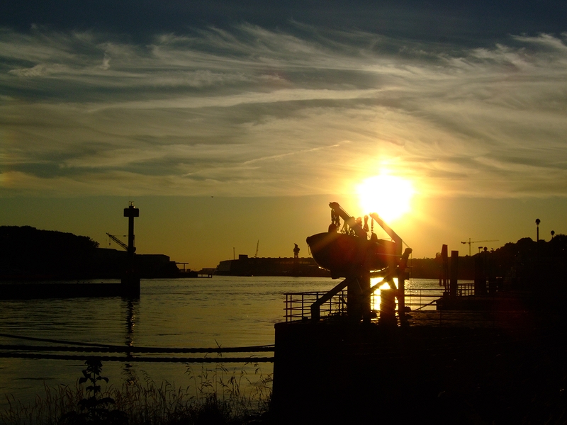 Sonnenuntergang am Hafen