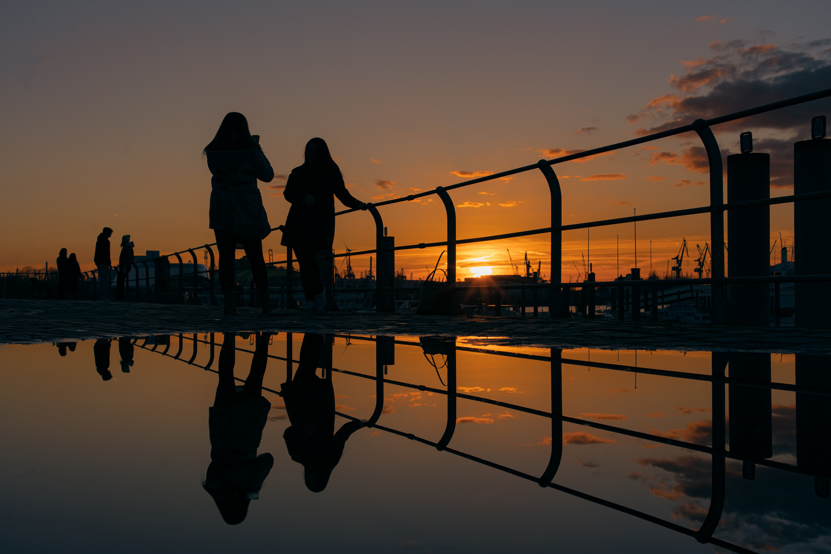 Sonnenuntergang am Hafen