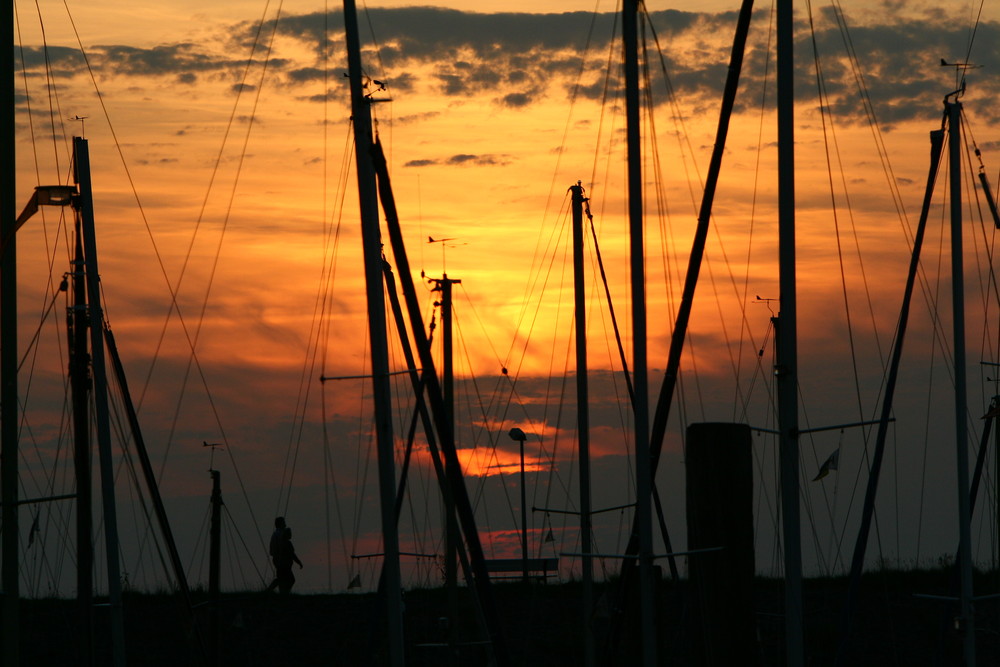 Sonnenuntergang am Hafen