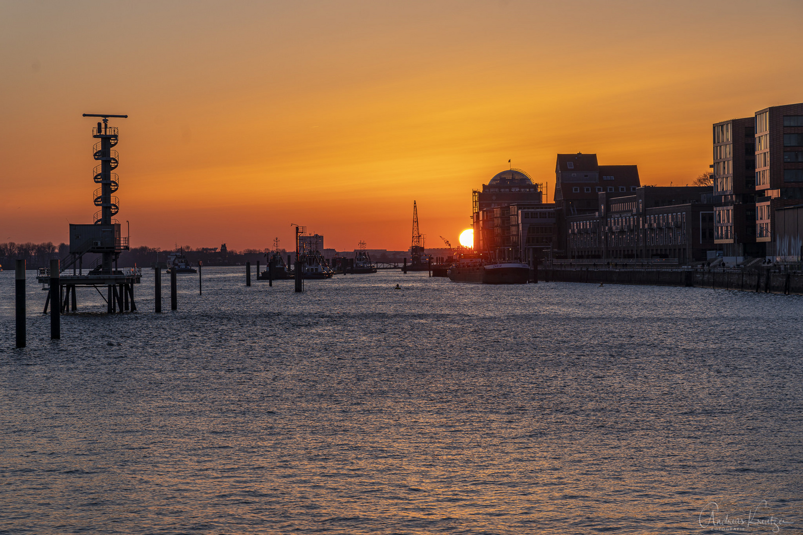 Sonnenuntergang am Hafen