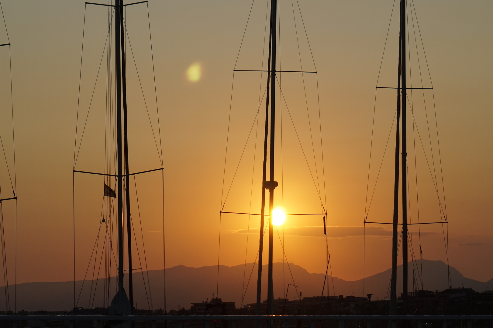 Sonnenuntergang am Hafen