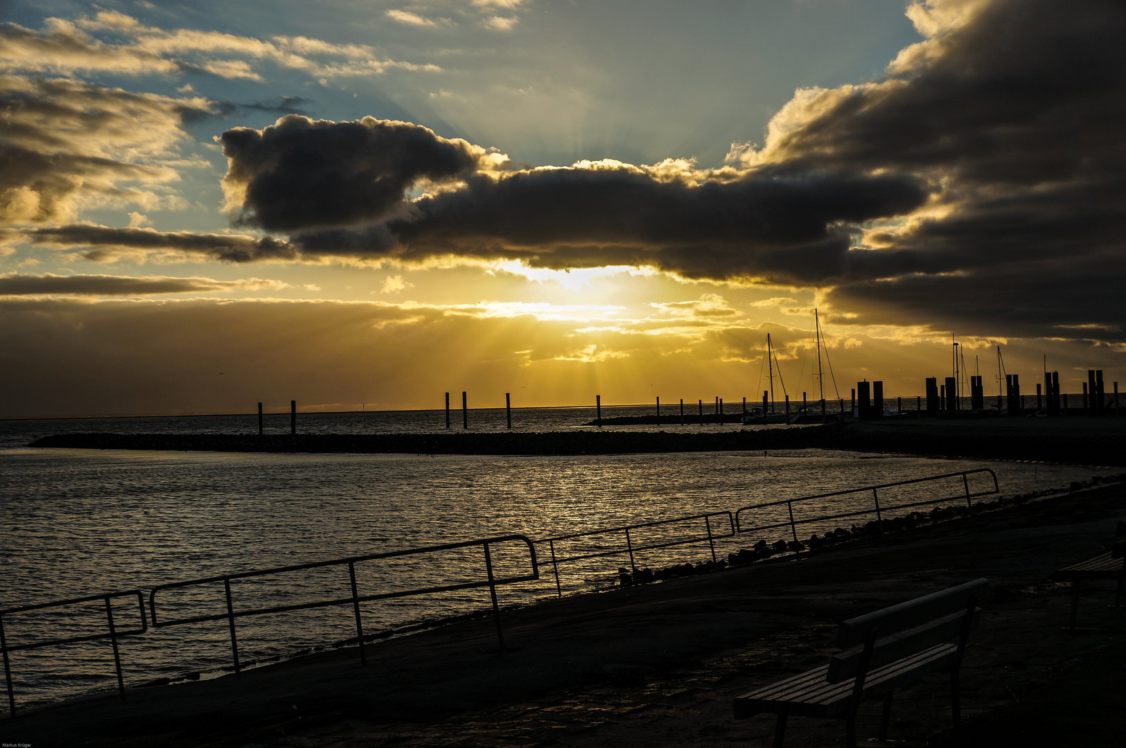 Sonnenuntergang am Hafen