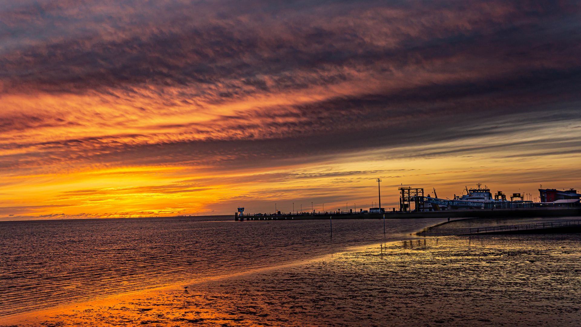 Sonnenuntergang am Hafen Dagebüll