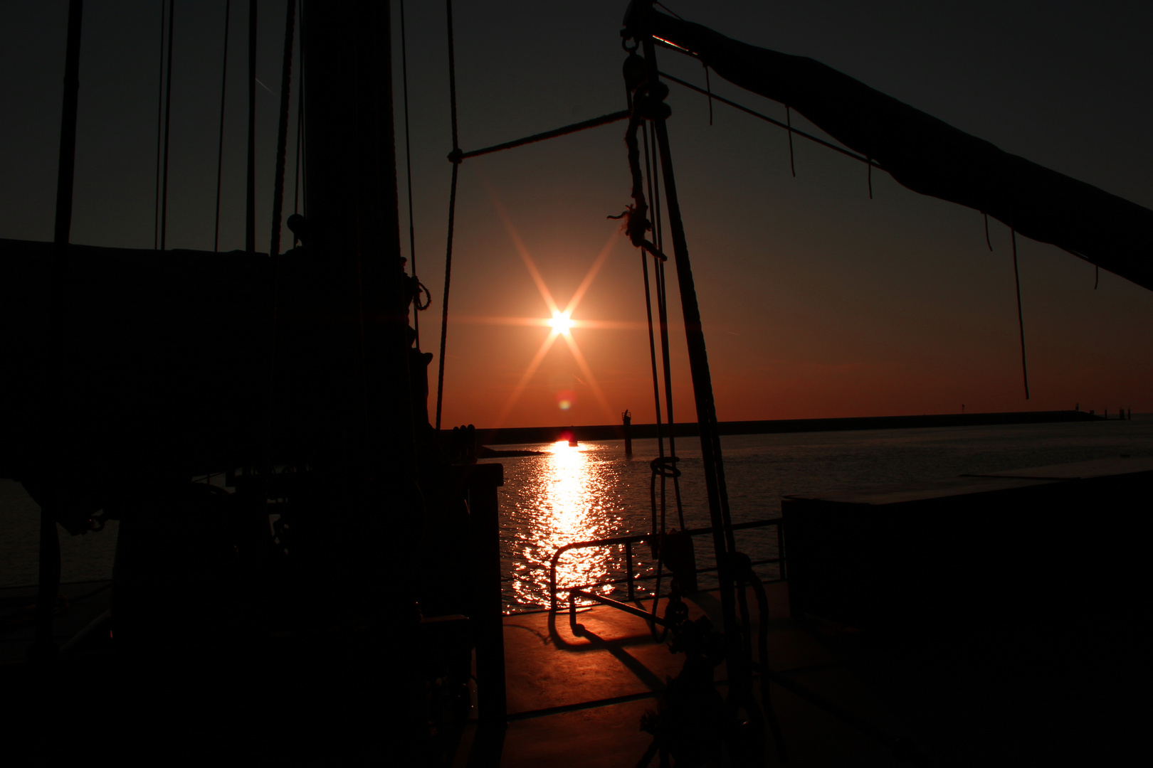 Sonnenuntergang am Hafen