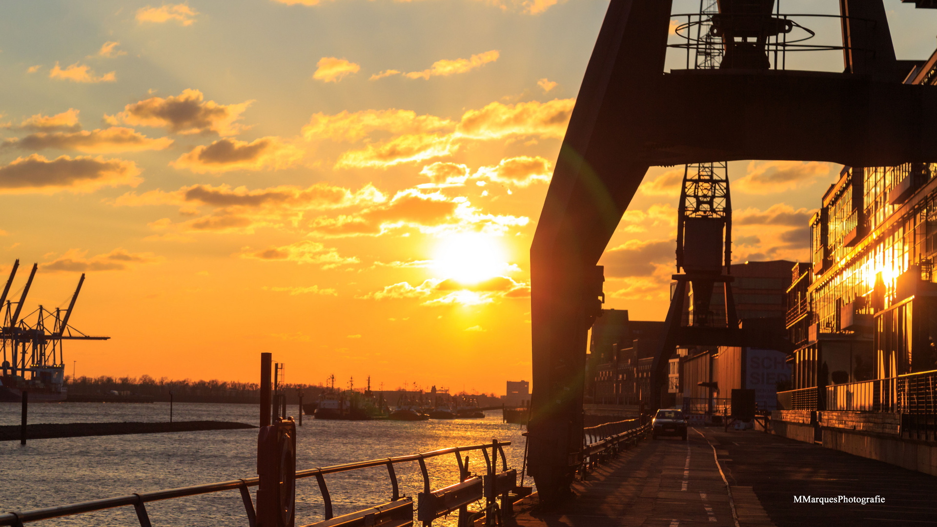 Sonnenuntergang am Hafen