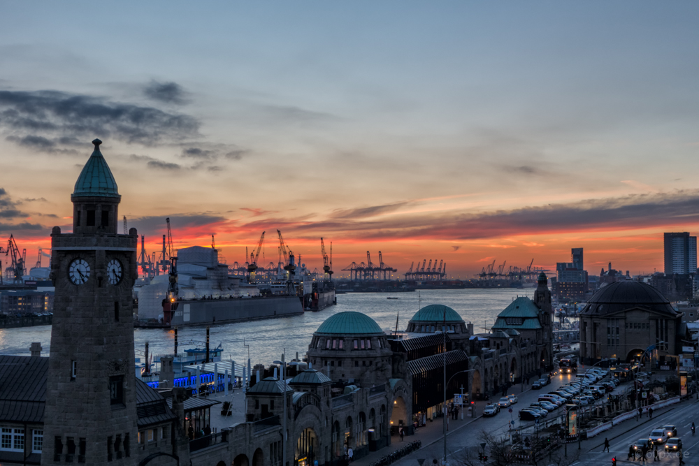 Sonnenuntergang am Hafen IV