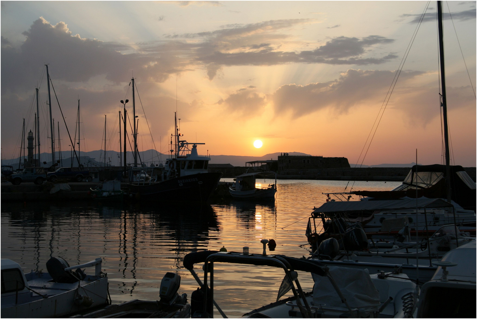 Sonnenuntergang am Hafen von Chania.