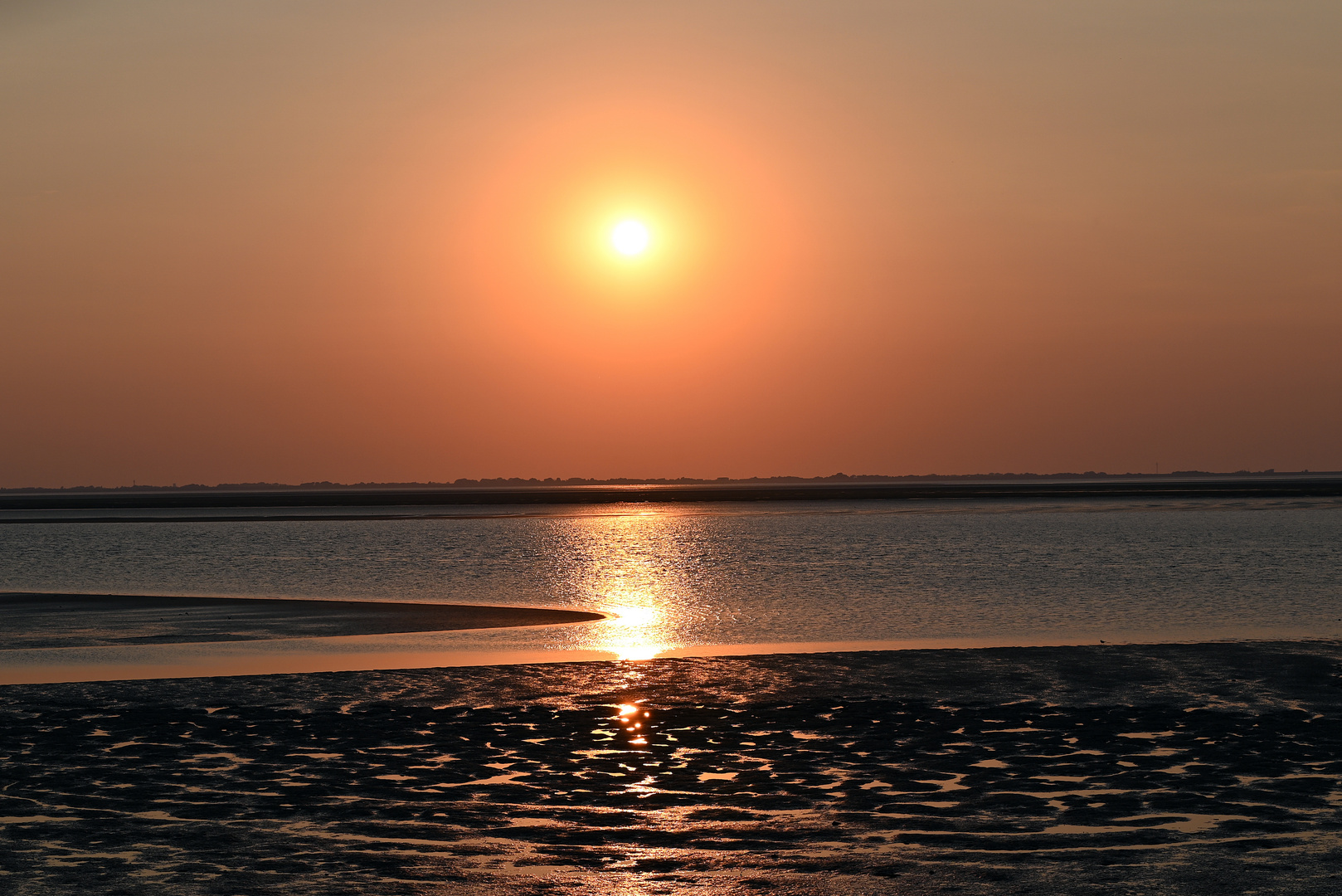 Sonnenuntergang am Hafen von Strucklahnungshörn