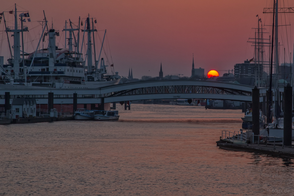 Sonnenuntergang am Hafen XI