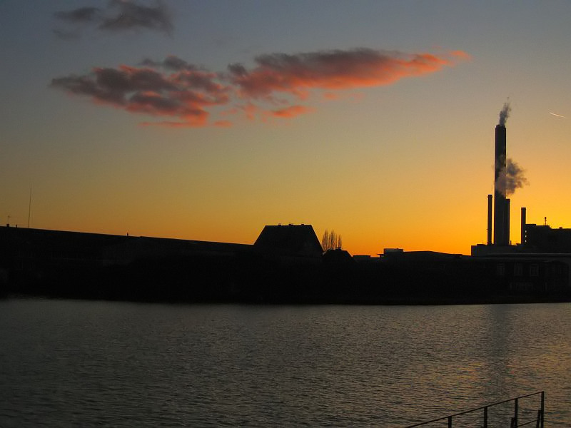 Sonnenuntergang am Hafengebiet