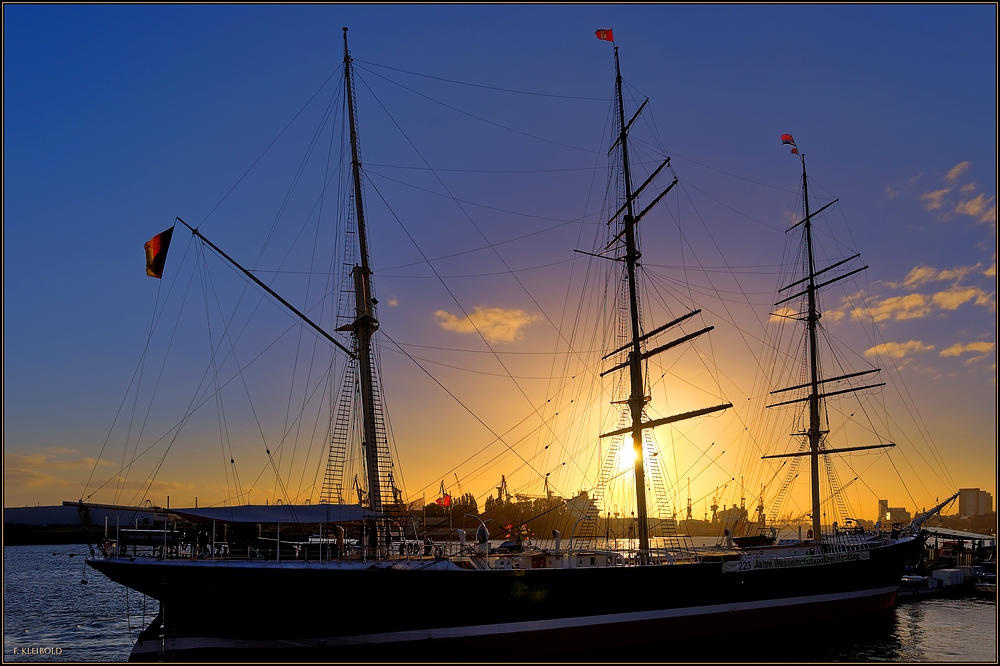 Sonnenuntergang am Hamburger Hafen