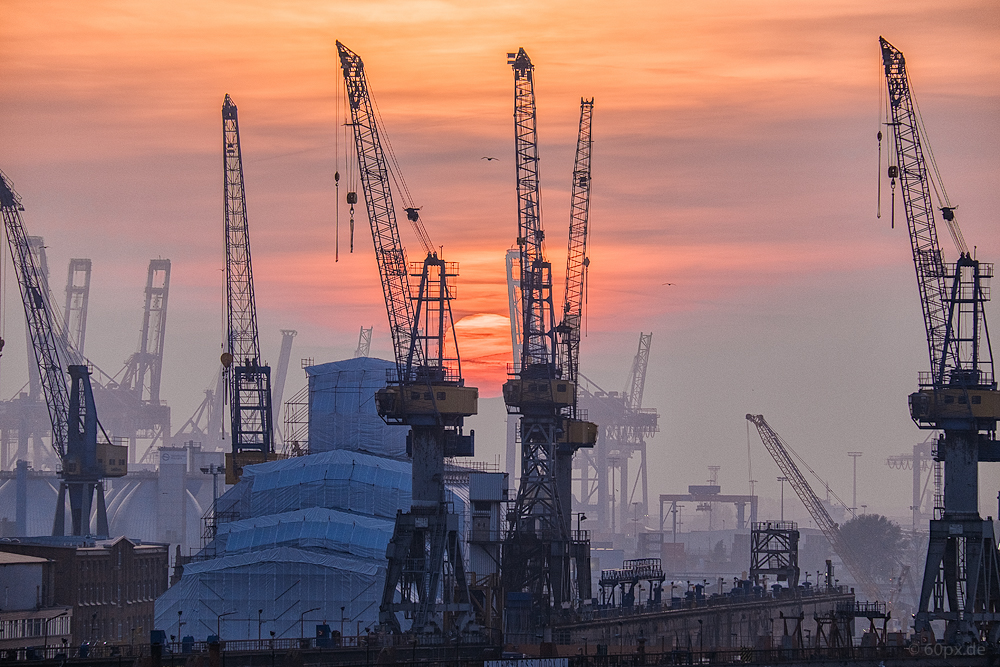 Sonnenuntergang am Hamburger Hafen