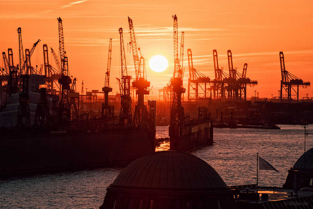 Sonnenuntergang am Hamburger Hafen