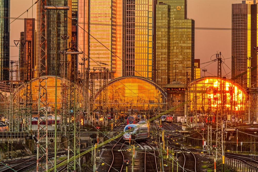 Sonnenuntergang am Hbf in Frankfurt am Main