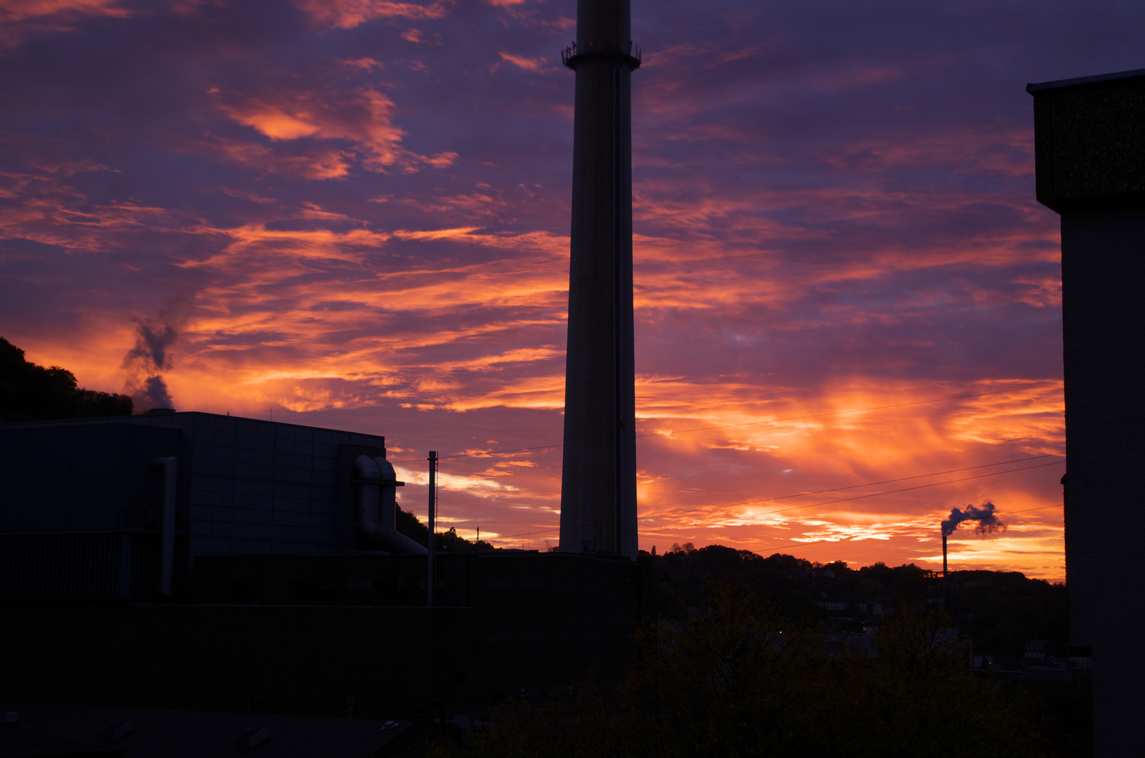 Sonnenuntergang am Heizkraftwerk