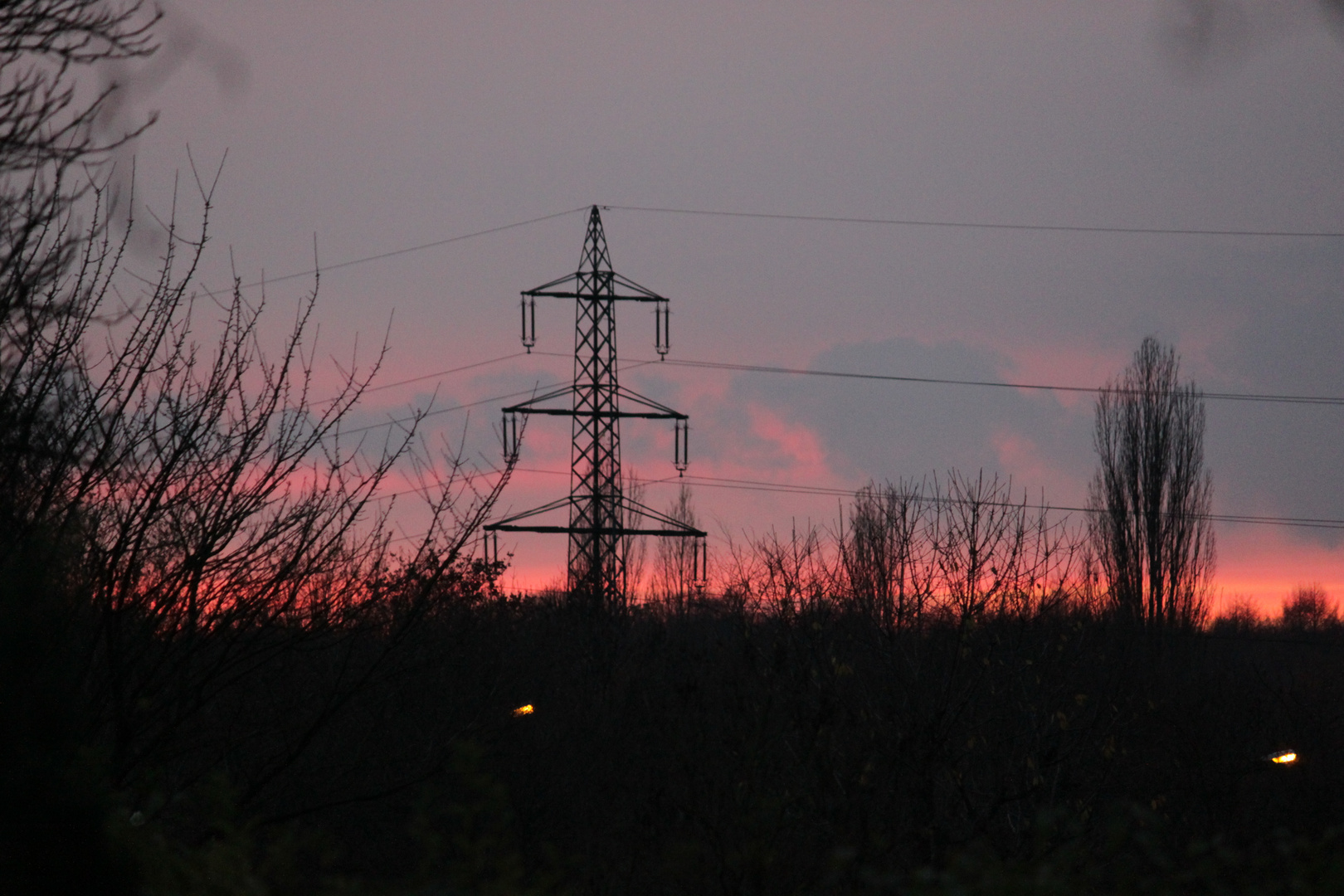 Sonnenuntergang am Hochspannungsmast