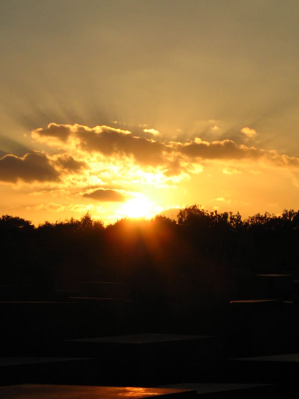 Sonnenuntergang am Holocaustmahnmal