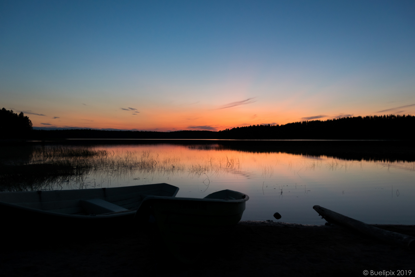 Sonnenuntergang am Hossanjärvi (© Buelipix)