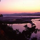 Sonnenuntergang am Irrawaddy, Blick beim Abendessen