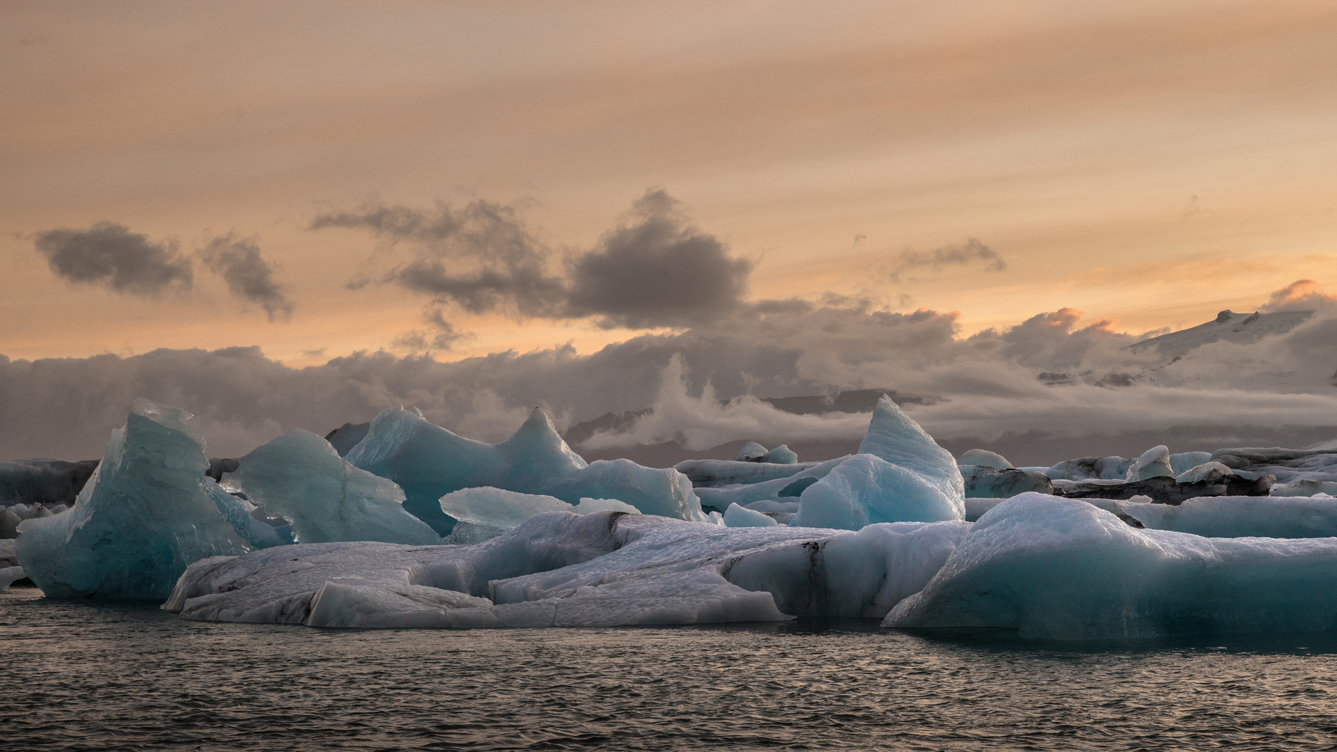 Sonnenuntergang am Jökulsarlon