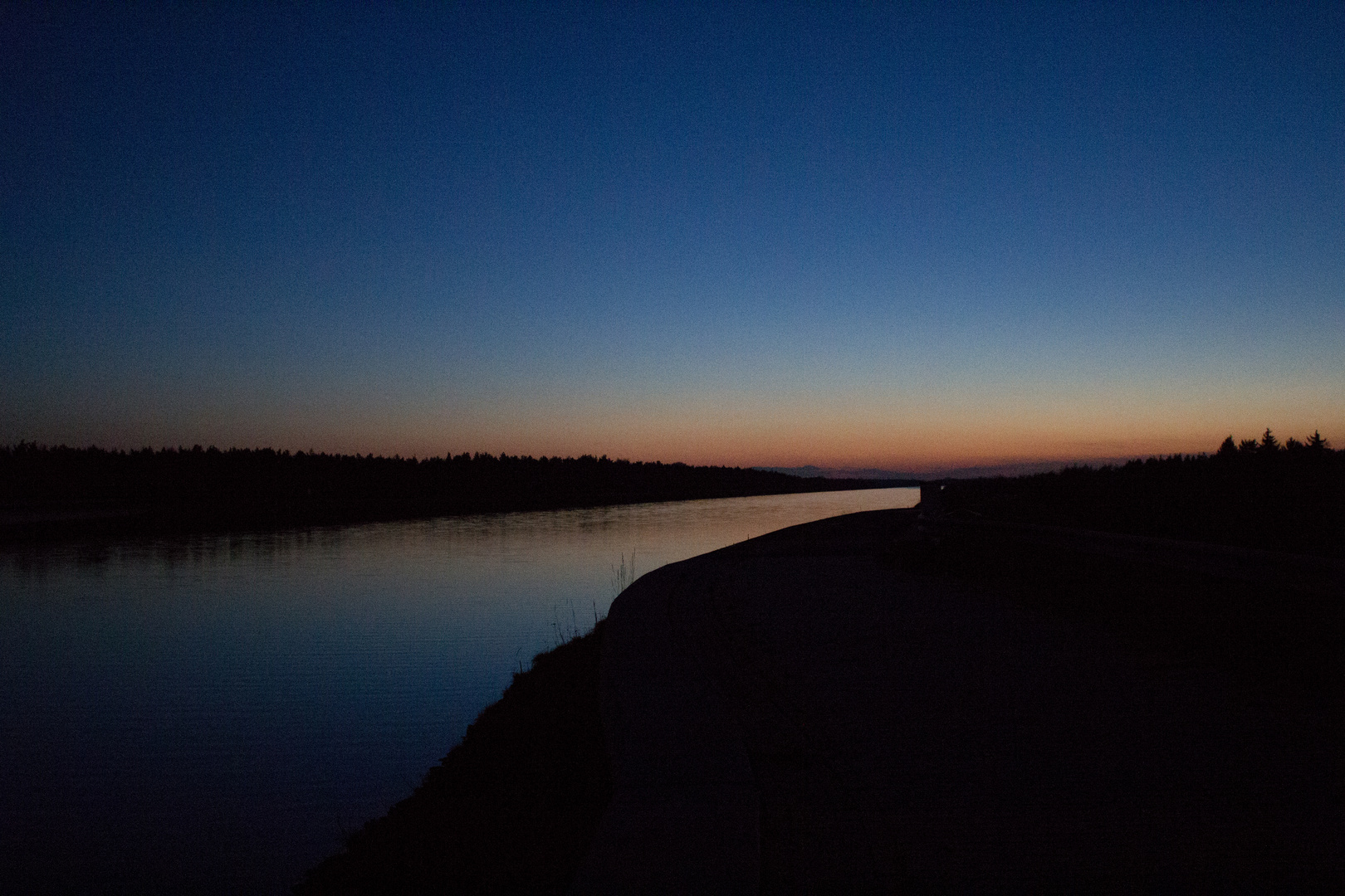 Sonnenuntergang am Kanal