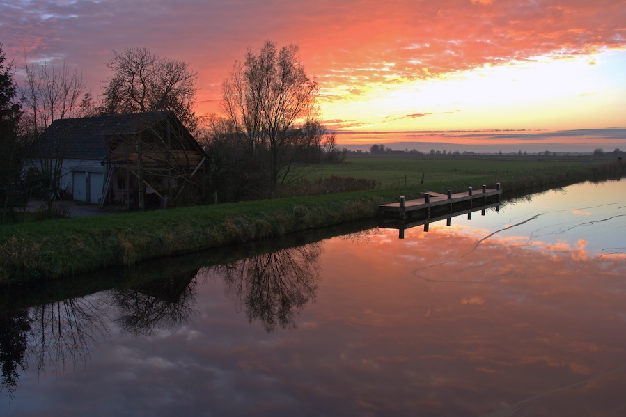 Sonnenuntergang am Kanal