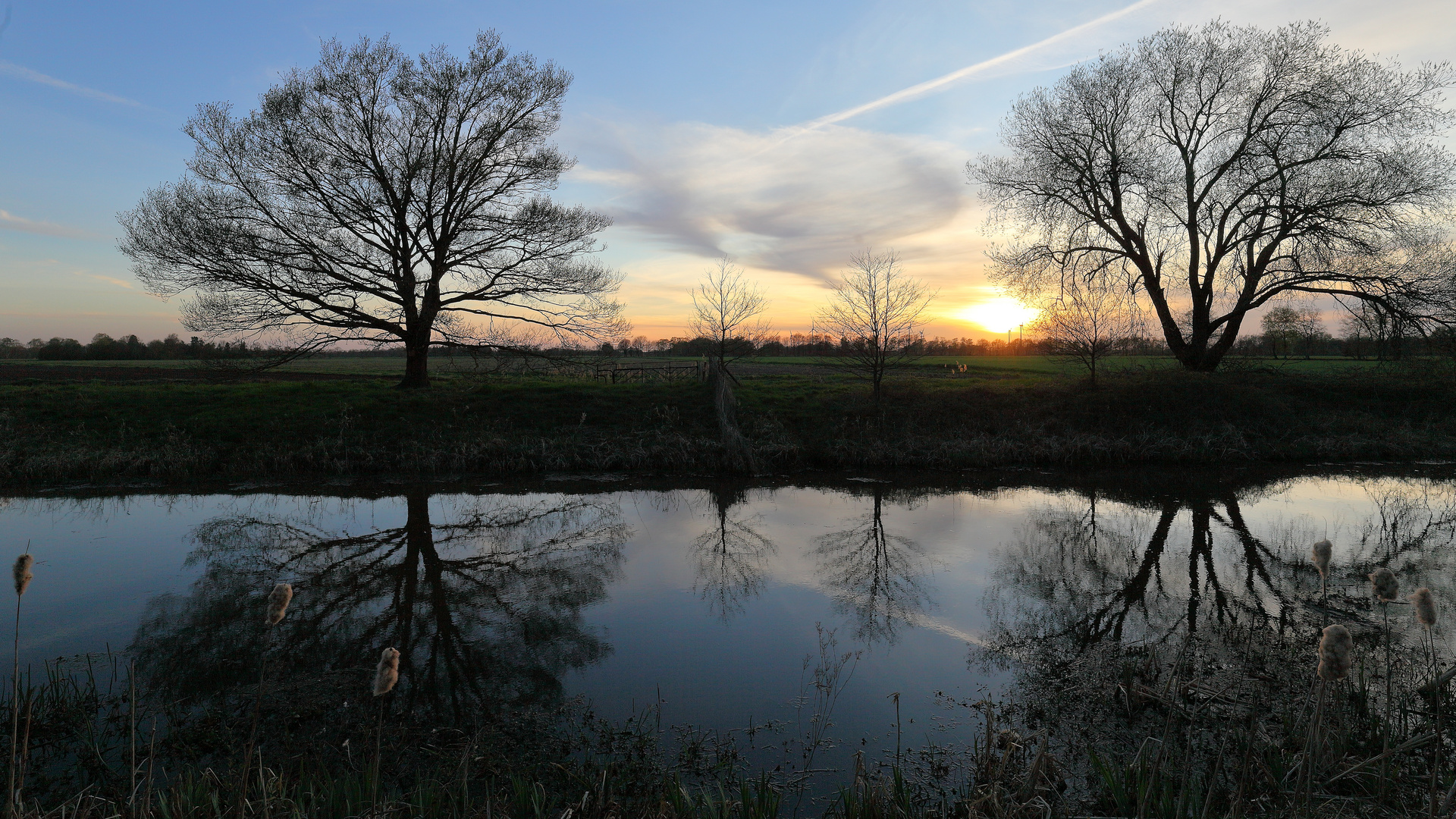 *** Sonnenuntergang am Kanal ***