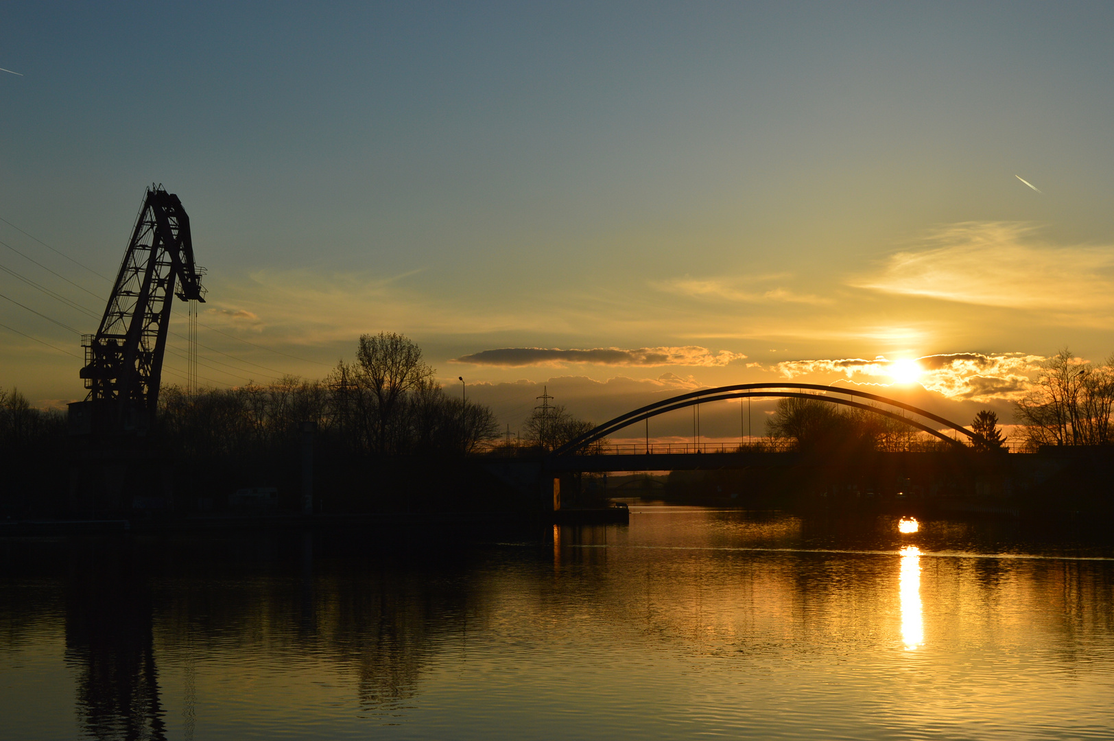 Sonnenuntergang am Kanal