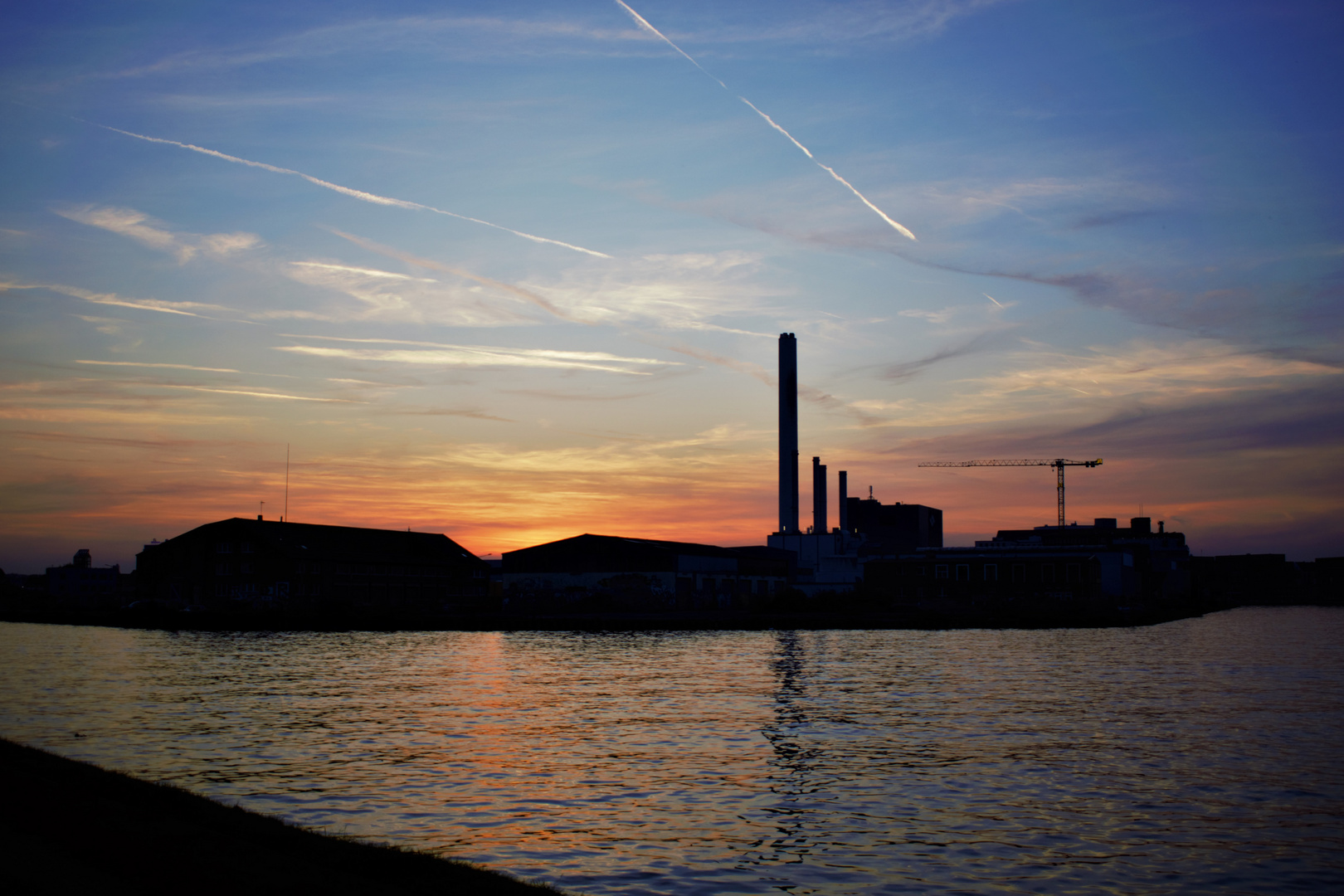 Sonnenuntergang am Kanal