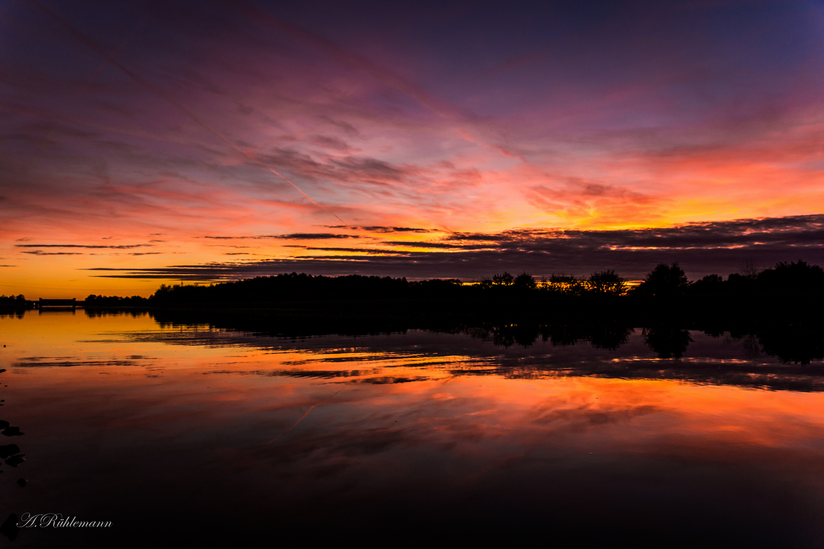 Sonnenuntergang am Kanal