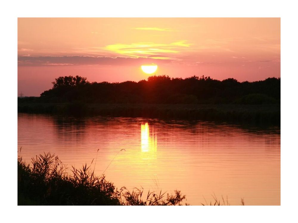 Sonnenuntergang am Kanal