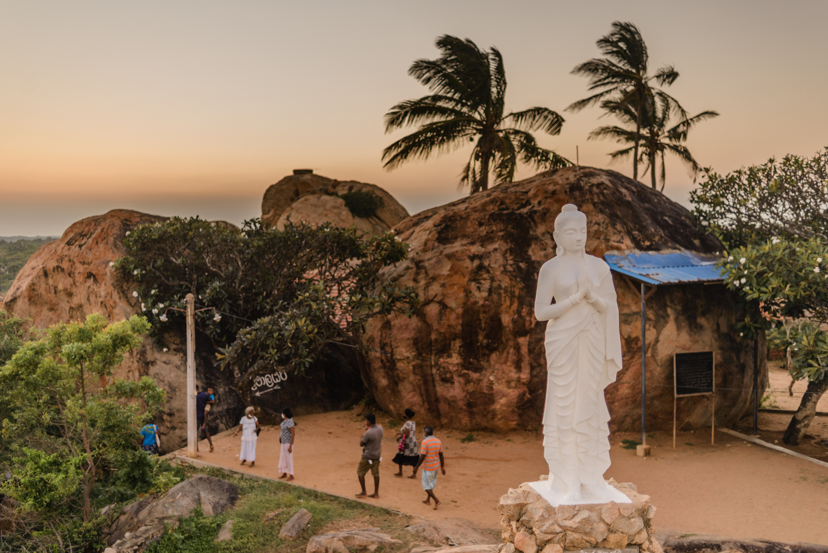 Sonnenuntergang am Kirinda Tempel