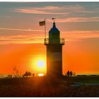 Sonnenuntergang am kleinen Preussen im Hafen von Wremen