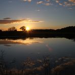 Sonnenuntergang am kleinen See in der Feldmark