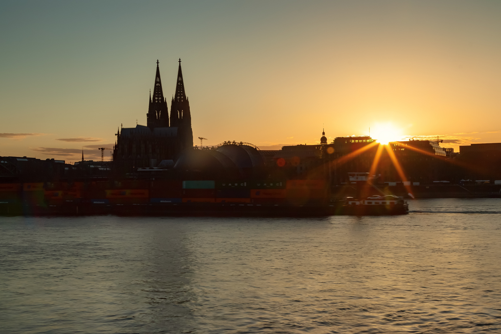 Sonnenuntergang am Köln-Rhein