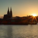 Sonnenuntergang am Köln-Rhein