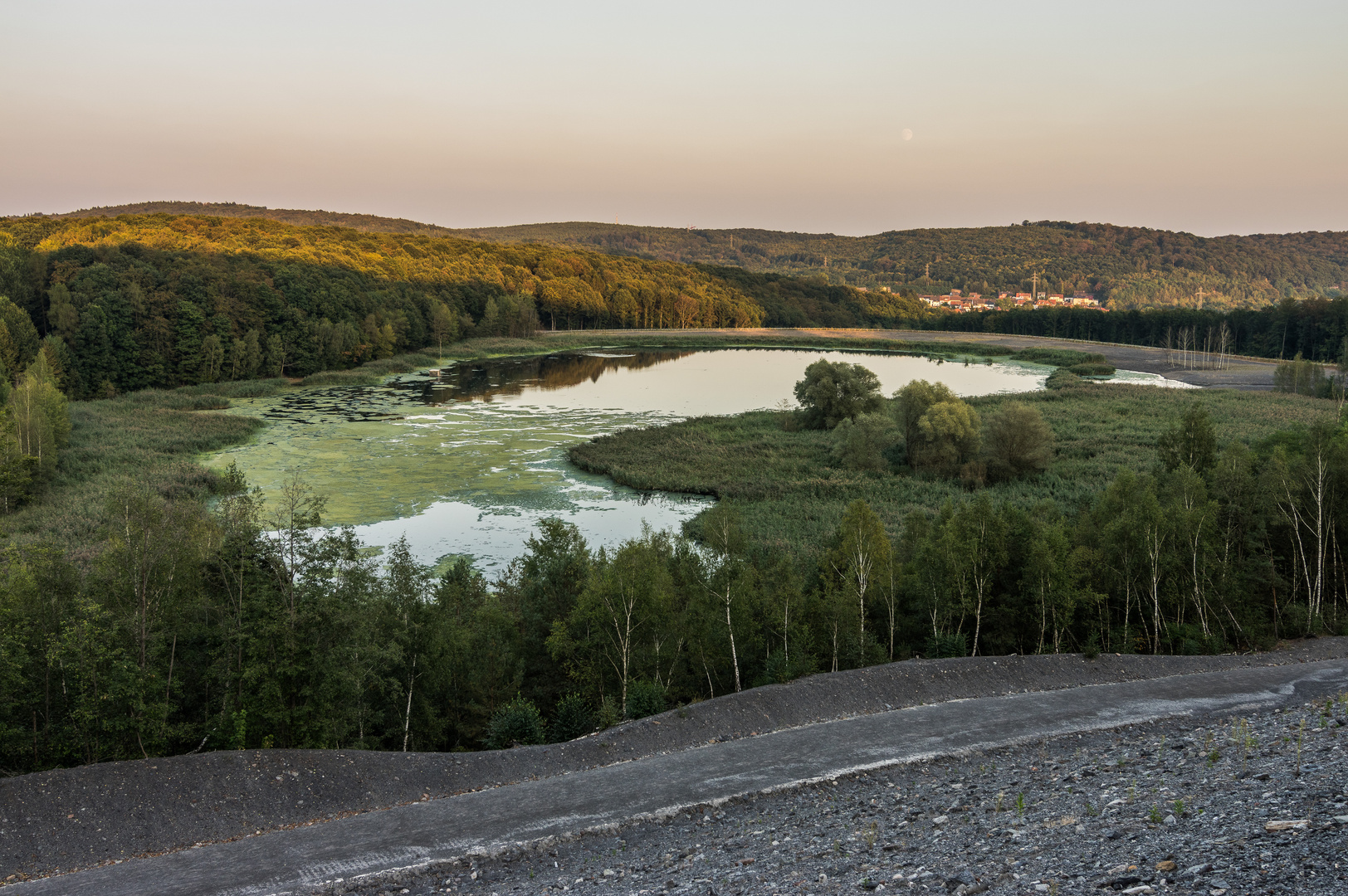 Sonnenuntergang am Kohlbachweiher auf der Halde Göttelborn