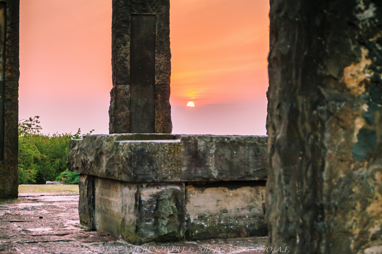 Sonnenuntergang am Kriegerdenkmal in Rheine 3